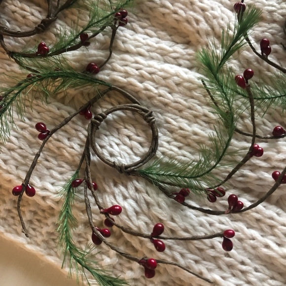 PRIMITIVE LOT OF 4 PIP BERRY AND PINE TAPER CANDLE RINGS - Picture 3 of 3